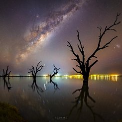 Karanlık Gökyüzünün Yansımaları