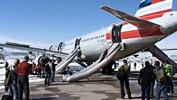 Uçak Kazalarında Acil Tahliye ve İnsan Davranışları: Uçakta Kabinin Acil Tahliye Edilmesi Gerekirse Nelere Dikkat Etmelisiniz?