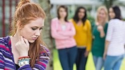 Kadınlar Arası Rekabette Dolaylı Öfke: "Zalimlik", Dişilere Ne Avantaj Sağlıyor?