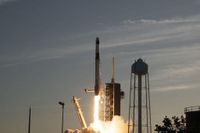 SpaceX sets rocket re-use record Friday with a nine-day turnaround - UPI.com