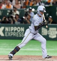 【阪神】アクシデントの中野拓夢「そりゃ大丈夫って言うでしょ」高梨の144キロ直球が背中直撃 - プロ野球 : 日刊スポーツ