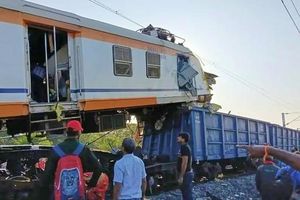Passenger Train Collision In India Leaves Eleven Dead
