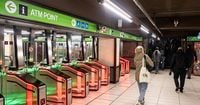 Fumo sulla linea M2 a Milano, a Famagosta i sistemi anti-incendio bagnano i viaggiatori - Il Fatto Quotidiano