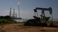 Trump says any country buying Venezuelan oil will face a 25% tariff | CNN Business
