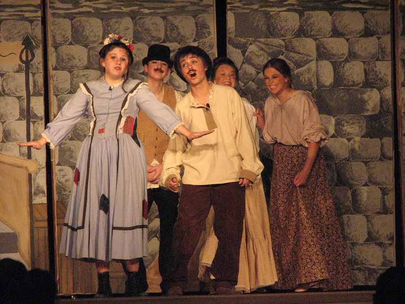 My Fair Lady müzikalinden bir sahne.