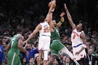 【NBA】ニックス大逆転！最大20点差ひっくり返して敵地2連勝　ブリッジズが2戦連続守備で試合決めた - ライブドアニュース