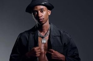 Lamiez Holworthy's Warm Fan Interaction Sparks Comparison With Scotts Maphuma
