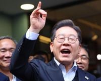 ‘문형배 은인’ 김장하 선생 만난 이재명… “훌륭한 제자두셨다”