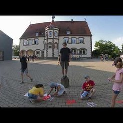 (Çoğunlukla) İnsan Bir Güneş Saatinin Hayatından Bir Gün