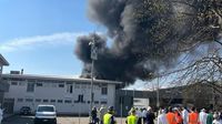 Incendio alla Perfetti di Lainate, maxi colonna di fumo nero
