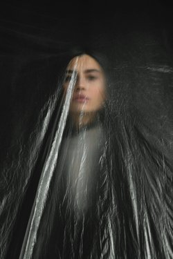 Sizce bilinç, beyin olarak adlandırdığımız organın anılarımızdan yararlanarak inşa ettiği bir illüzyondan ibaret olabilir mi?