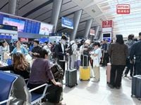 內地五一黃金周假期展開　北京有大批民眾坐高鐵跨省出遊 - RTHK