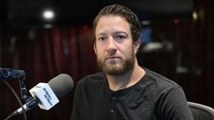 Dave Portnoy Condemns Anti-Semitic Sign At Barstool Bar