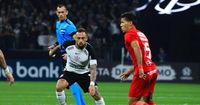 Maycon lamenta 'desatenção' do Corinthians, mas confia em classificação na Sul-Americana