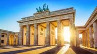 Niemcy: Dziś, 8 maja 2025, sklepy, szkoły i urzędy zamknięte w Berlinie. Ulice zapełniają się uczestnikami uroczystości - Polski Obserwator DE