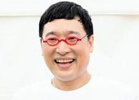 山里亮太、妻蒼井優とのそもそも交際経緯に→「えっ…」まさか衝撃真相に「仰天ニュース」騒然　吉村崇「ええーっ！？生意気！」（デイリースポーツ） - Yahoo!ニュース