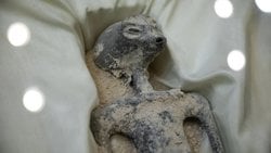 Meksika'da Sergilenen Sahte Uzaylıların Gerçek Hikayesi, Uzaylılardan Bile İlginç!