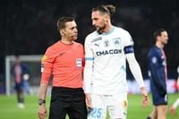 « Les attaques contre Adrien Rabiot et sa famille sont intolérables » : le maire de Marseille et le président de la FFF condamnent les insultes des supporters parisiens