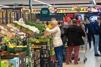 Godziny pracy sklepów przed Świętami Wielkanocnymi. Jak będzie otwarty Lidl, Biedronka, Aldi, Netto, Dino, Carrefour, czy Auchan?