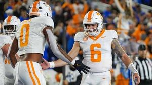 Tennessee And Illinois Set For High-Stakes Music City Bowl Clash