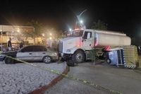 Pipa impacta vehículos en Los Cocos del Terraplén en La Paz: 3 heridos