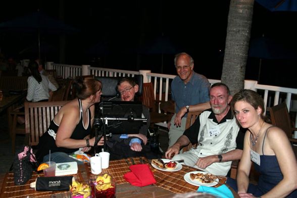 Fotoğrafta Epstein'ın adasındaki Stephen Hawking ve Nobel Ödüllü Kip Thorne görülüyor.