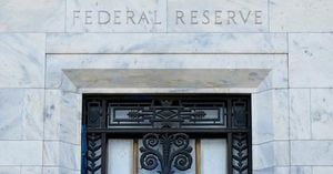 Fed Divided On Rate Cuts As Data Gaps Fuel Uncertainty