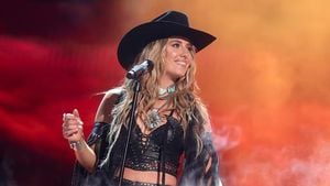 Lainey Wilson Dominates 2025 ACM Awards Again