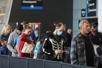 Airlines cancel nearly 700 U.S. flights as labor crunch weighs