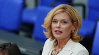 Julia Klöckner findet Kirchen zu politisch: „Stellungnahmen wie eine NGO“ - WELT