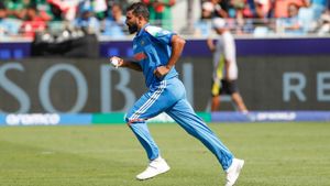 Mohammed Shami Injured During IND Vs PAK Champions Trophy Match