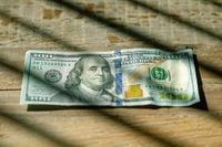 Минэкономразвития понизило прогноз среднегодового курса доллара до 94,3 рублей