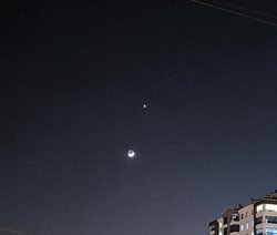 Ayın yanındaki gök cismi nedir?
