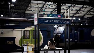 Electrical Failure Disrupts Services At Paris Saint-Lazare