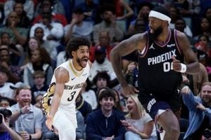 Booker And Williams Power Suns Past Pelicans In Thriller