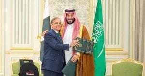 Saudi Arabia And Pakistan Seal Historic Defense Pact