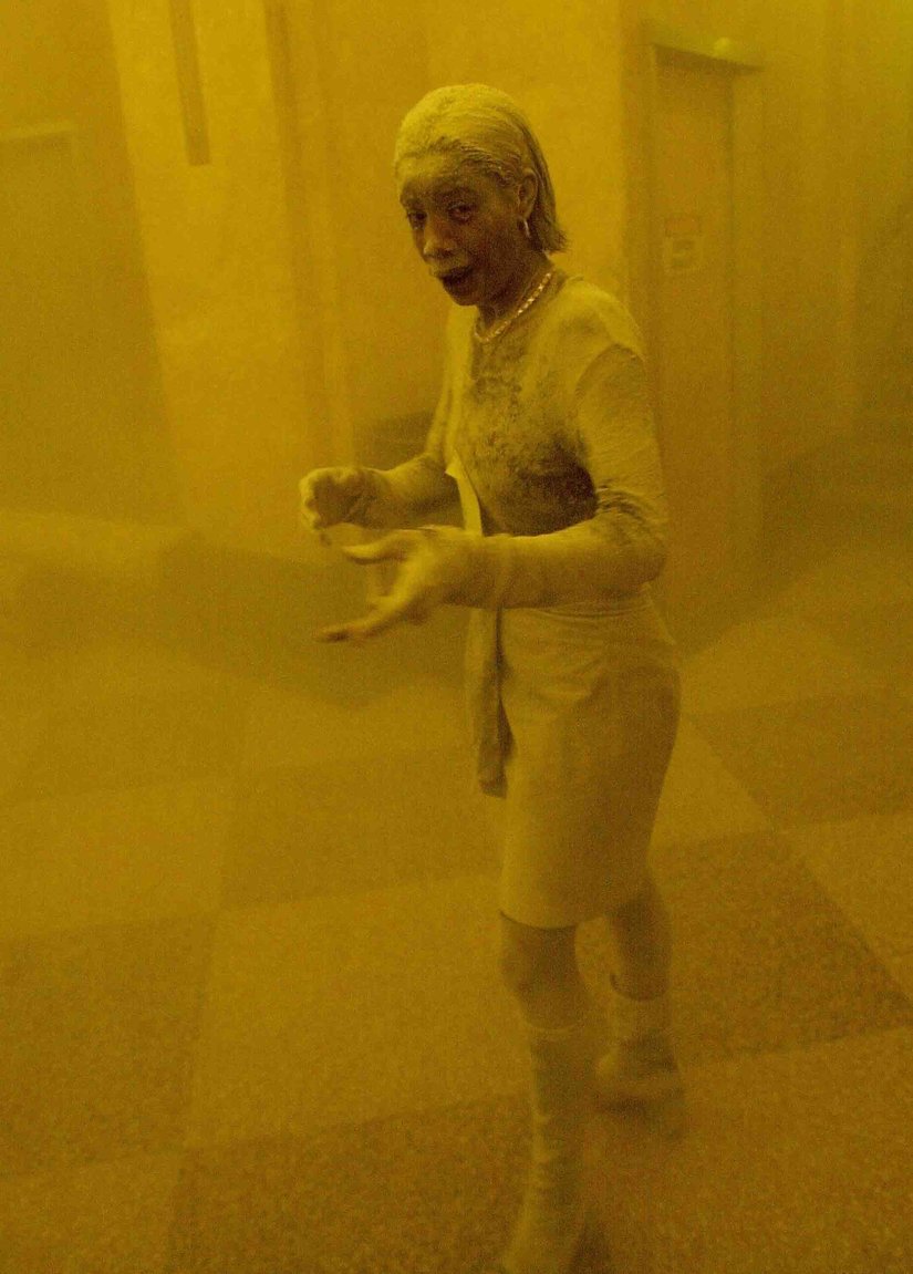 Marcy Borders covered in dust after the collapse of the World Trade Center on September 11, 2001. In 2015, at the age of 42, Borders died from stomach cancer.