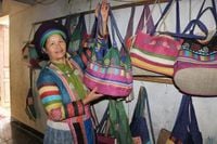 Nữ giám đốc người Mông đưa lanh Việt vươn ra thế giới
