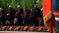 Президент Казахстана возложил цветы к могиле Неизвестного солдата