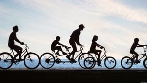 COVID-19 Salgınıyla Mücadelede En Az 2 Metre Mesafe Yeterli mi? Cevap: Duruma Göre Değişir!