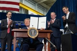 Roman Uzay Teleskobu Başarıyla Fırlatıldı: Trump, Defalarca İptal Etmeye Çalıştığı Teleskobu Kutladı.