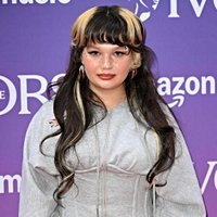 Lola Young cancels all upcoming gigs after collapse