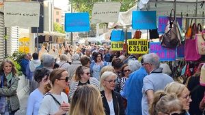 Famous Market Gli Ambulanti Di Forte Dei Marmi Returns To Rome