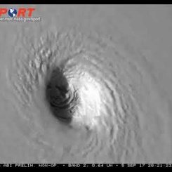 Irma Kasırgası'nın Gözünün Etrafında Dönen Bulutlar