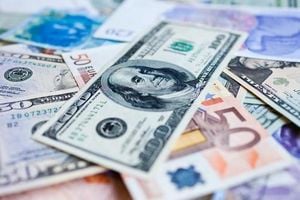 Dollar And Euro Prices Rise Amid Economic Uncertainty