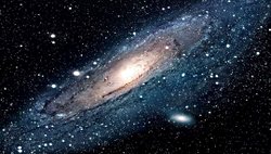 Galaksi çizimlerinde veya animasyonları da neden orta kısımları daha parlak gözüküyor orta kısımlarında nebula veya yıldız gibi maddeler daha fazla mı?