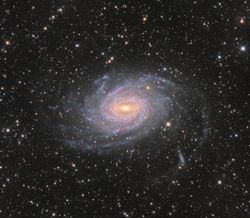Sarmal Galaksi NGC 6744
