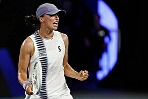 Swiatek Survives Yuan Scare In Thrilling Australian Open Opener