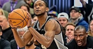 Fox And Wembanyama Lead Spurs Past Jazz In Salt Lake City
