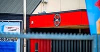 Scheidsrechter mishandeld tijdens jeugdvoetbalwedstrijd door coach uitploeg: ’Triest dat jongens van 14 dit moeten aanschouwen’